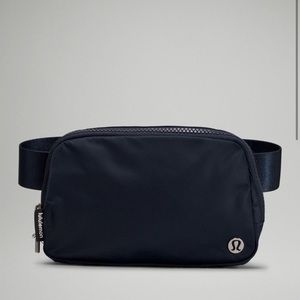 Lululemon Everywhere Belt Bag True Navy